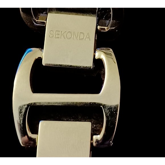 Seksy Skonda Swarzorsky Crystal Silver Tone Curve Watch Womens 8\